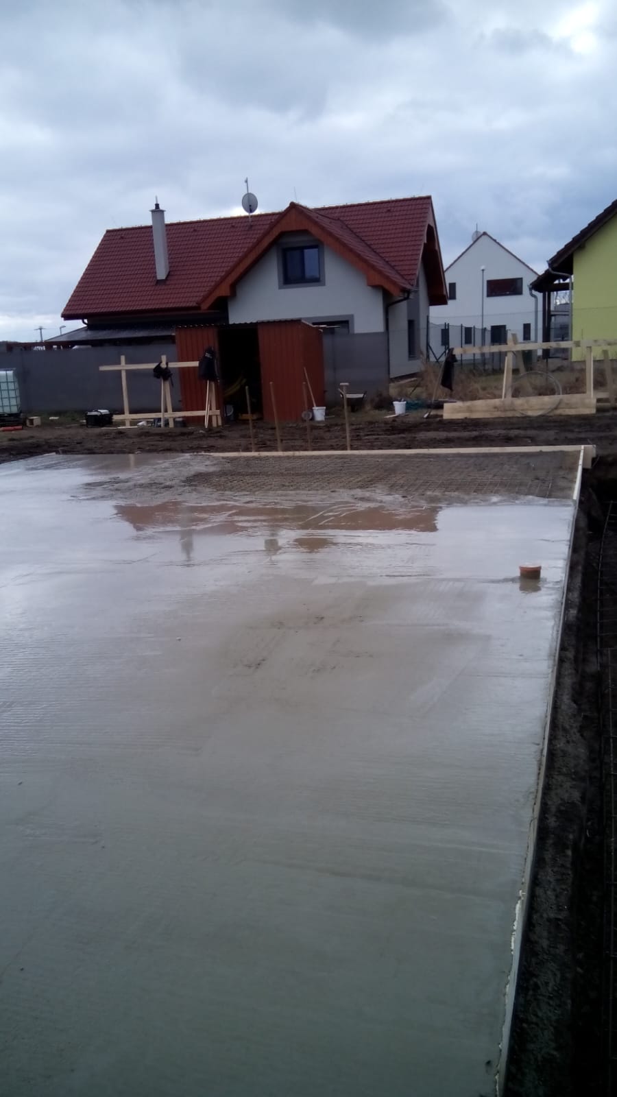 Hotová základová deska rodinného domu